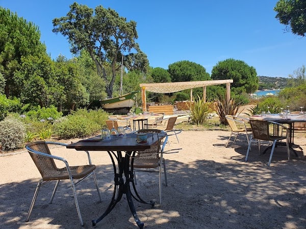 Restaurant La Source à Sainte-Lucie-de-Porto-Vecchio, France