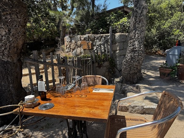 Restaurant La Source à Sainte-Lucie-de-Porto-Vecchio, France