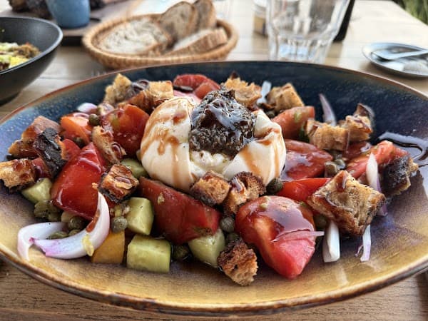 Restaurant La Source à Sainte-Lucie-de-Porto-Vecchio, France