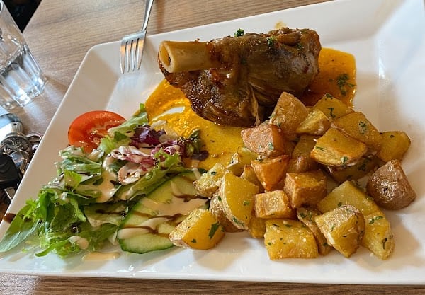 Restaurant La Station Services à Montreuil, France