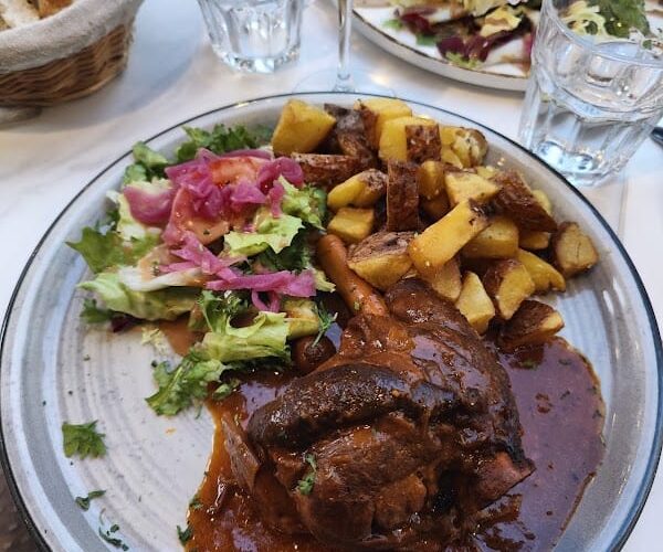 Restaurant La Station Services à Montreuil, France