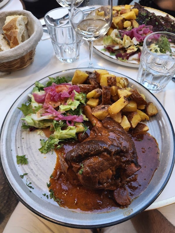 Restaurant La Station Services à Montreuil, France