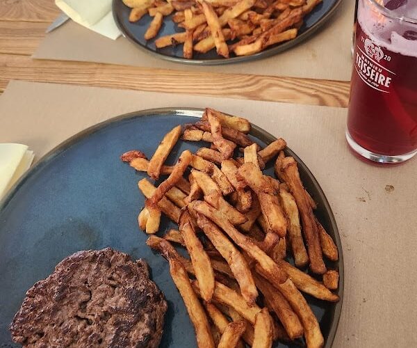 Restaurant La Taverne de Maugis à Noyers-Pont-Maugis, France