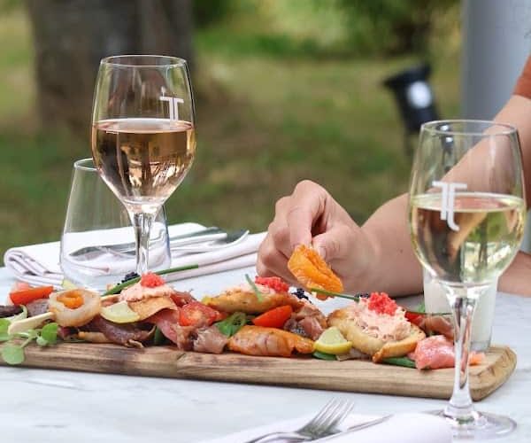 La Touchetière – Bar à vins & Restaurant à Cholet, France