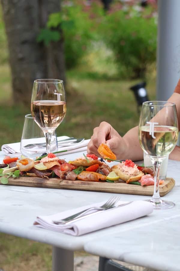 La Touchetière – Bar à vins & Restaurant à Cholet, France