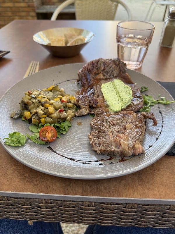 Restaurant LA VILLA DES LYS à Cholet, France