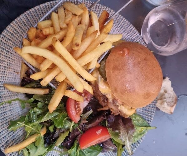 Restaurant L’Almara à Saint-Priest, France