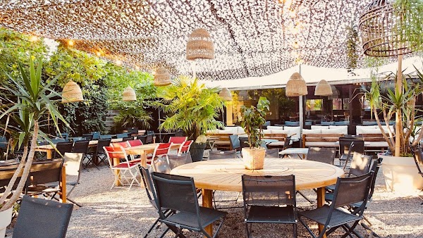 Le 21 – Restaurant raffiné à Saint-Priest, France