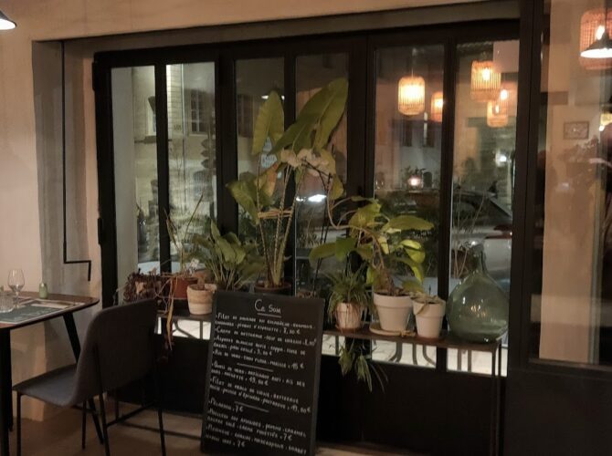 Le Barry restaurant à Uzès, France