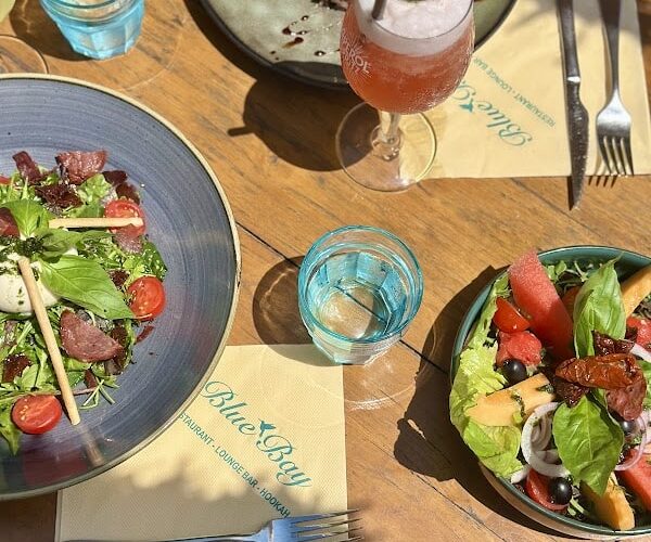 Le Blue Bay – Restaurant Bord de mer – Saint-Laurent-Du-Var à Saint-Laurent-du-Var, France