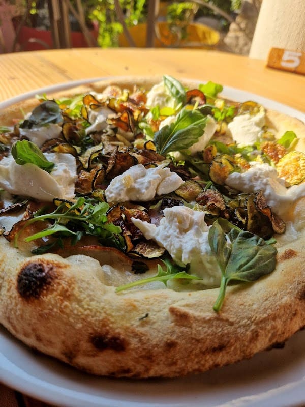 Le Patio-Pinarello Restaurant Pizzeria à Sainte-Lucie-de-Porto-Vecchio, France