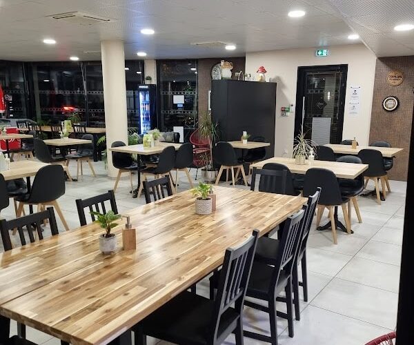 Restaurant Le petit café à Saint-Jean-de-Moirans, France