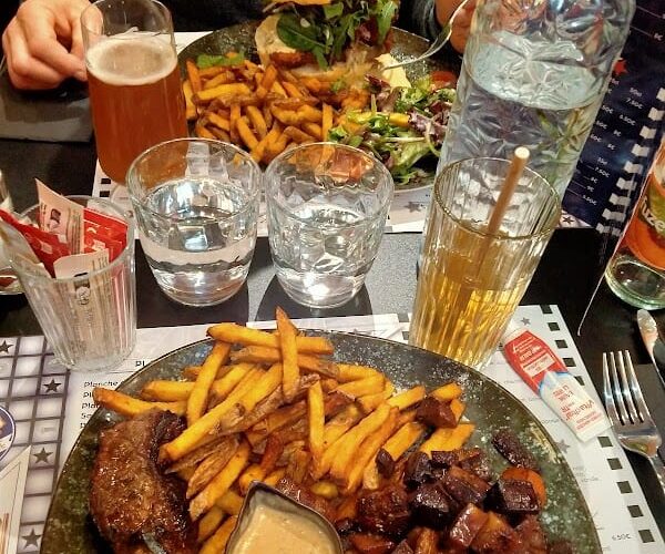 Restaurant Le Petit Scénario à Saint-Priest, France