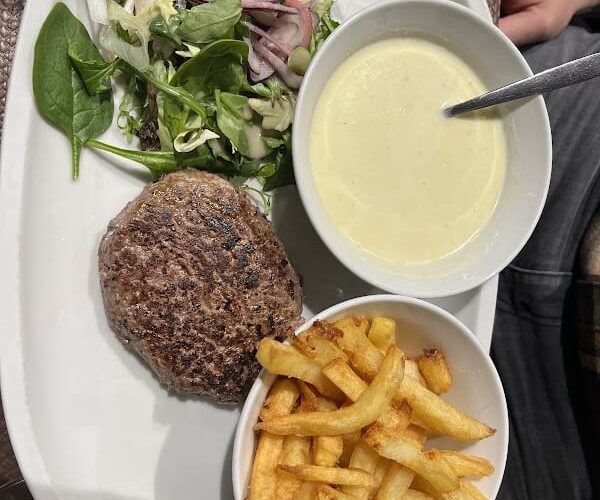 Restaurant Le Saint-Laurent Café à Saint-Laurent-du-Var, France