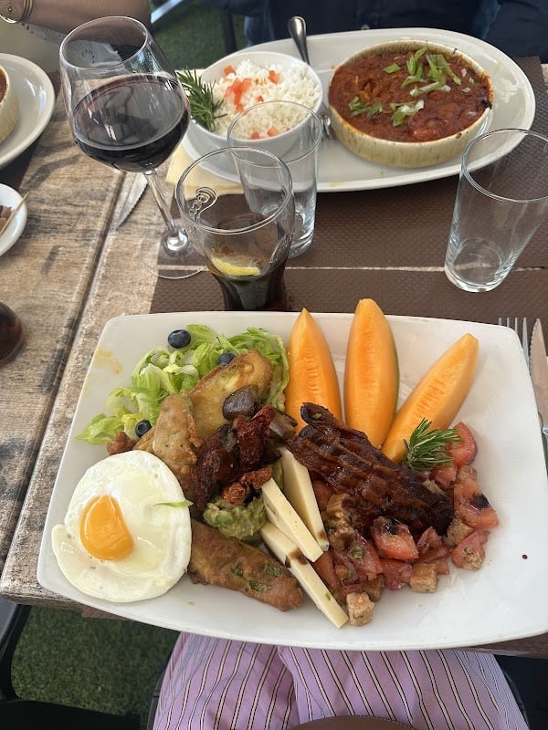 Restaurant Le Saint-Laurent Café à Saint-Laurent-du-Var, France