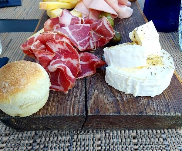 L’Envers Restaurant à Saint-Laurent-du-Var, France