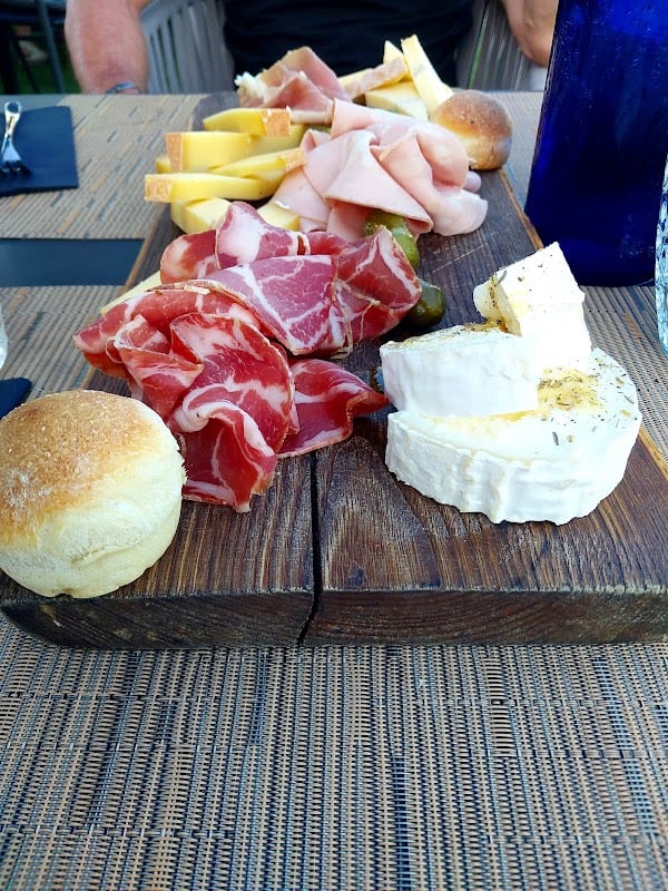 L’Envers Restaurant à Saint-Laurent-du-Var, France