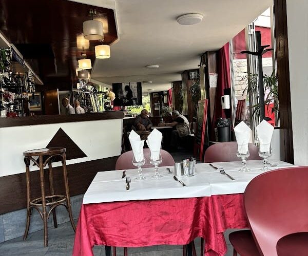 Restaurant Les 2 Gares à Argenteuil, France