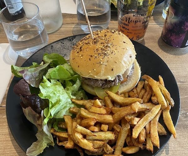 Restaurant Les Copains d’Abord à La Roche-Neuville, France