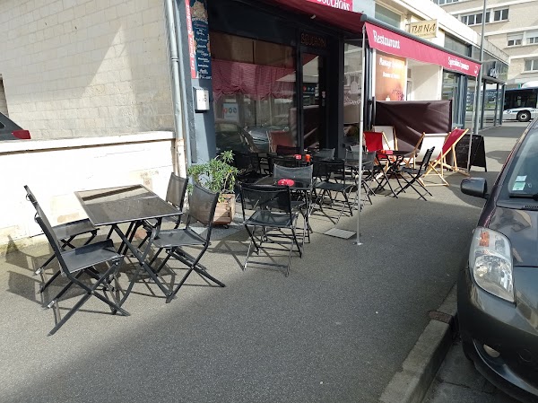 Restaurant Les Quatre Bouchons – Authentique Bouchons Lyonnais à Caen, France