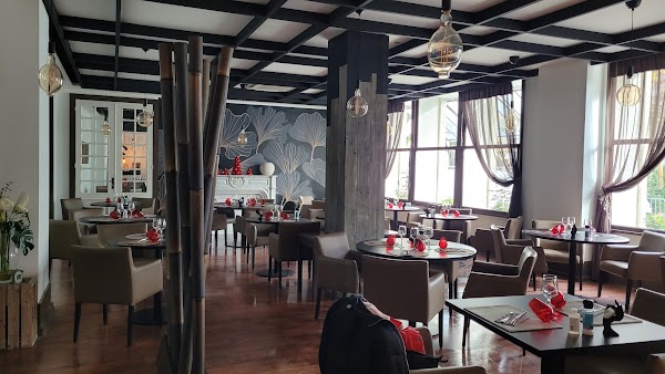 m Restaurant à Pau, France