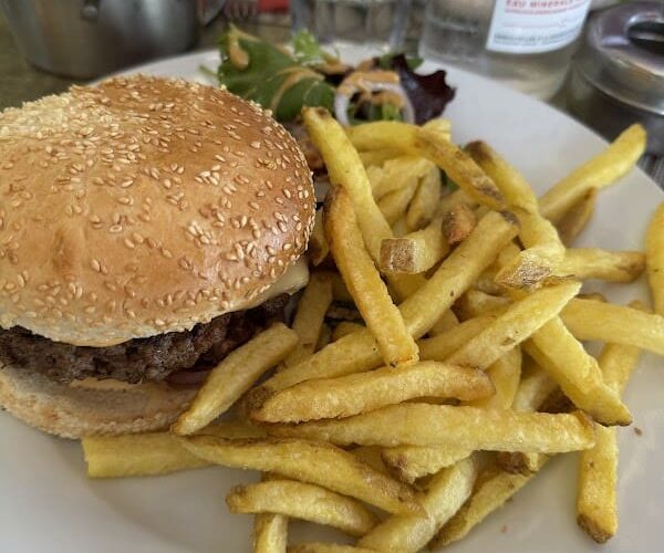 Restaurant Maïnis à Saint-Laurent-du-Var, France