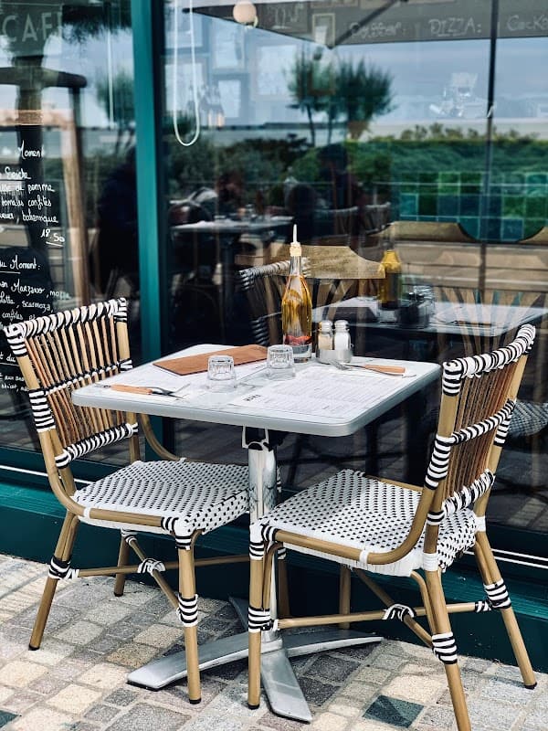 Restaurant MAMA à Les Sables-d'Olonne, France