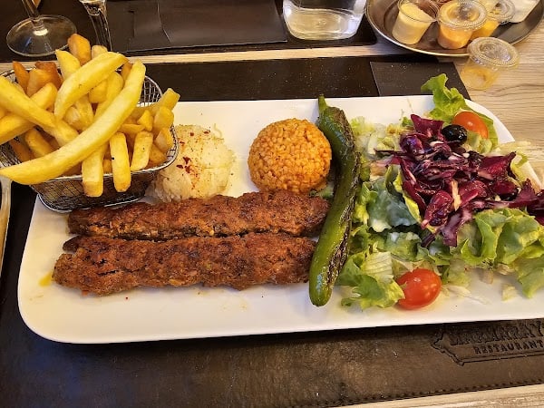 Marmarays Restaurant (nefis Kebab) à Saint-Priest, France
