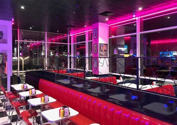 Memphis – Restaurant Diner à Les Sables-d'Olonne, France