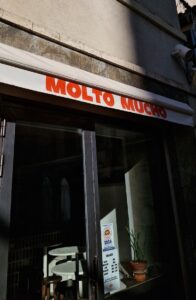 MOLTO MUCHO
