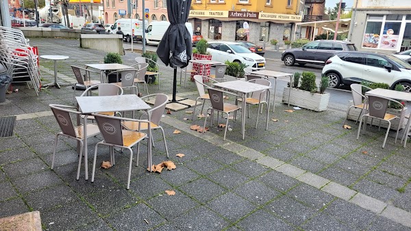 Restaurant Pizzeria Snack Le Parisien Mulic à Pétange, Luxembourg