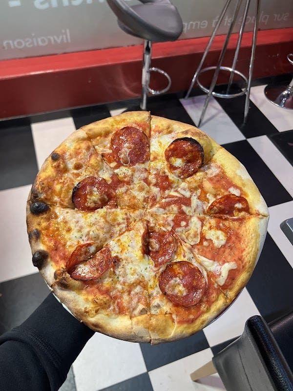 Restaurant Pizzeria Snack Le Parisien Mulic à Pétange, Luxembourg