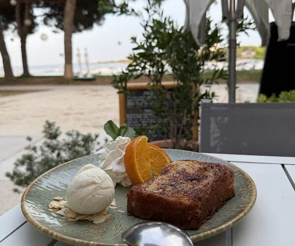 Restaurant Ponant Sur Berges à La Grande-Motte, France