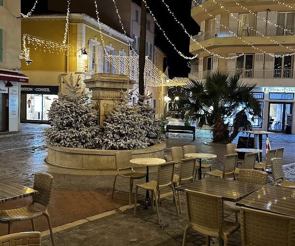 Restaurant Brasserie Café Le National à Sanary-sur-Mer, France