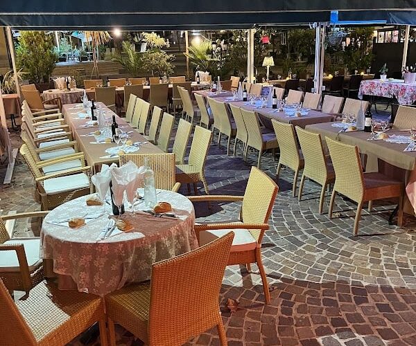 Restaurant Café-Théâtre La Charrette à Romans-sur-Isère, France