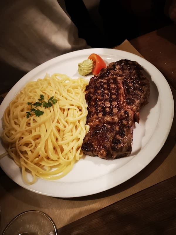 Restaurant La Busca à Saint Laurent du Var à Saint-Laurent-du-Var, France