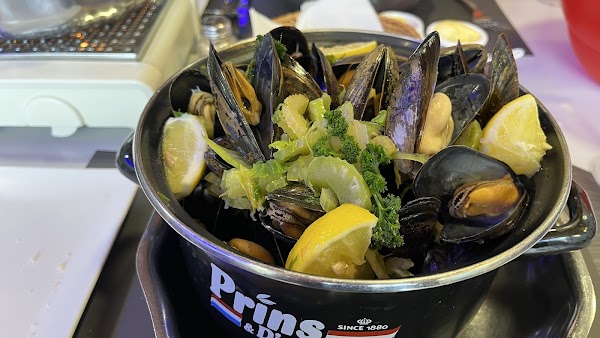 Restaurant La Digue Spécialités de moules à Charleroi, Belgique