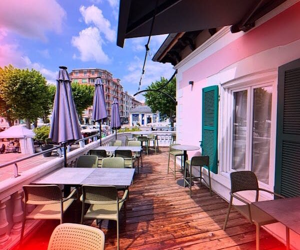 Restaurant Le Repaire/Rooftop à Voiron, France