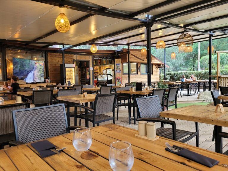 Restaurant Les Terrasses du Cavu A Tyroliana à Sainte-Lucie-de-Porto-Vecchio, France