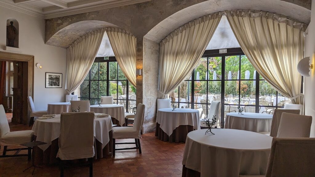 Restaurant L’Oustau de Baumanière*** à Les Baux-de-Provence, France