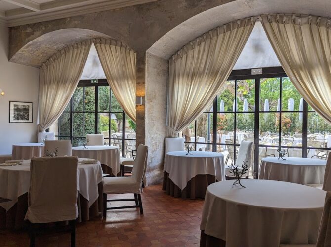 Restaurant L’Oustau de Baumanière*** à Les Baux-de-Provence, France
