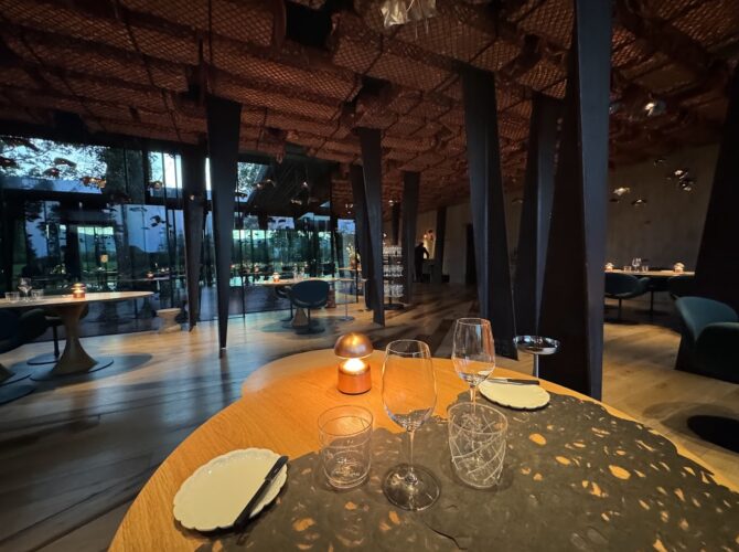 Restaurant Troisgros Le Bois sans feuilles à Ouches, France