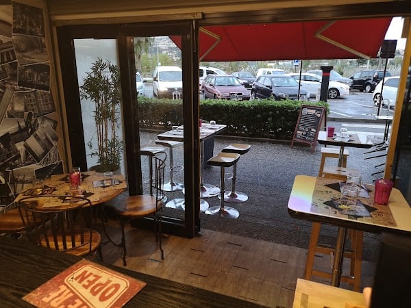 Restaurant The Corner Burgers Saint Laurent Du Var à Saint-Laurent-du-Var, France