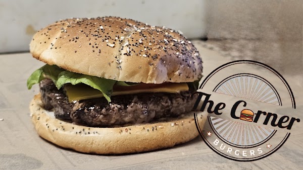 Restaurant The Corner Burgers Saint Laurent Du Var à Saint-Laurent-du-Var, France
