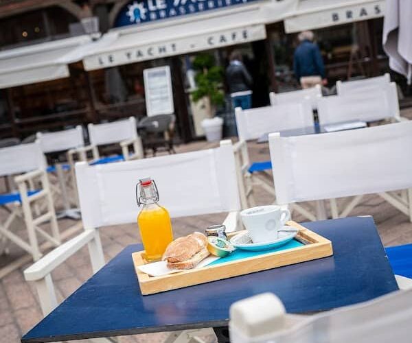 The Yacht Café, restaurant in Deauville à Deauville, France