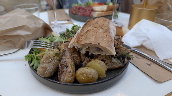 Restaurant TOMA Bar à Vin & Food à Beaune, France