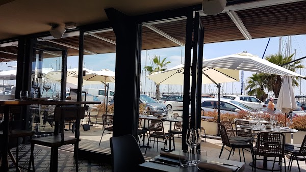 Restaurant vyrus à Saint-Laurent-du-Var, France