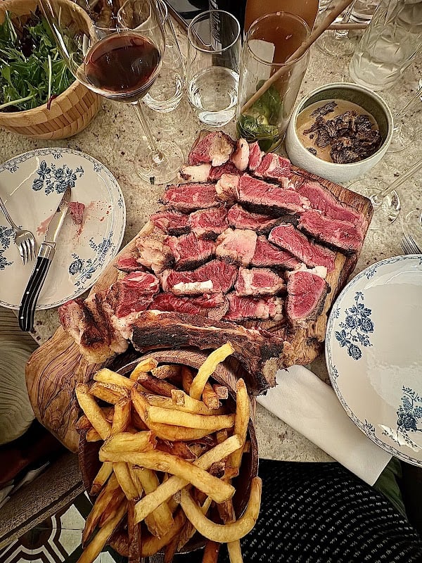 Restaurant vyrus à Saint-Laurent-du-Var, France