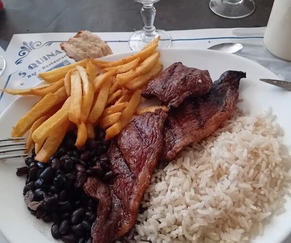 Restaurant 5 Quinas à Saint-Denis, France