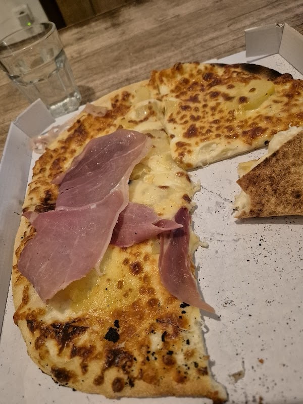 Restaurant AMIGOS PIZZA à Aigues-Mortes, France